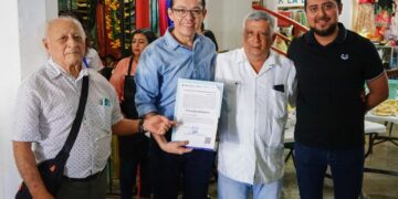 Entregan concesiones del mercado “Diana Laura Riojas”