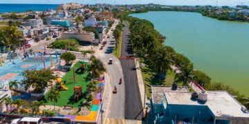 Avanza gobierno de Isla Mujeres con trabajos de pavimentación en Av. Jesús Martínez Ross