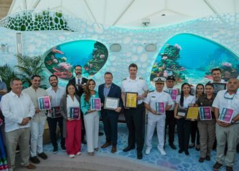 Mara Lezama recibe al crucero más grande del mundo en Mahahual, Quintana Roo