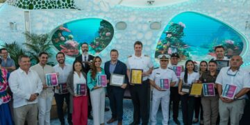 Mara Lezama recibe al crucero más grande del mundo en Mahahual, Quintana Roo