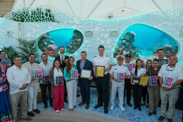 Mara Lezama recibe al crucero más grande del mundo en Mahahual, Quintana Roo