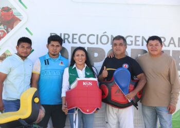 Blanca Merari entrega material deportivo a clubes de Puerto Morelos
