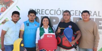 Blanca Merari entrega material deportivo a clubes de Puerto Morelos