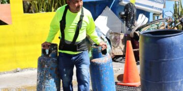 Gran participación de vecinos en Jornada de Descacharrización en Isla Mujeres