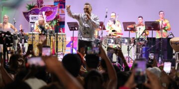 Isla Mujeres vibra con Alberto Barros en el Carnaval ‘Fantasía Tropical 2024’