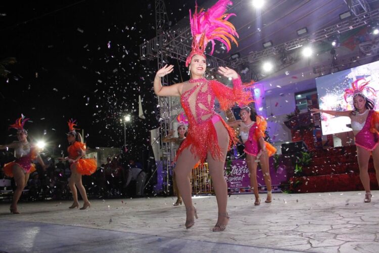 Disfruta juventud isleña tercer día del Carnaval ‘Fantasía Tropical 2024’ en Isla Mujeres