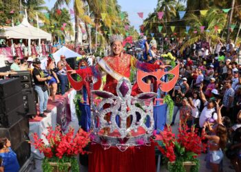 Celebran en Isla Mujeres con éxito el último Desfile del Carnaval “Fantasía Tropical 2024”