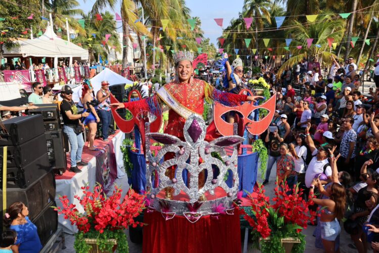 Celebran en Isla Mujeres con éxito el último Desfile del Carnaval “Fantasía Tropical 2024”