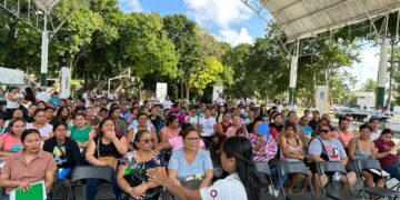 Entregan tarjetas del programa "Mujer es poder" a beneficiarias de Puerto Morelos