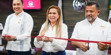 Lili Campos inaugura sala de juicios de la Universidad Vizcaya de Playa del Carmen