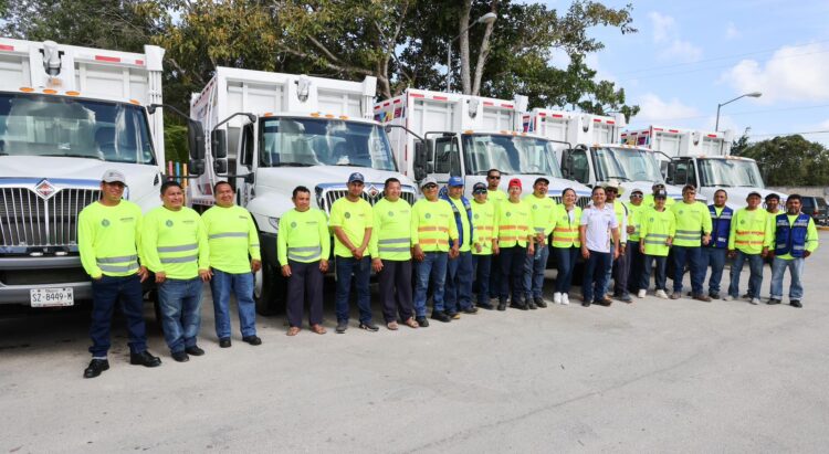 Entrega Gobierno Municipal 5 nuevos camiones recolectores de basura en la Zona Continental