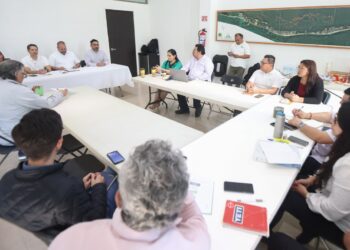 Capacitan a servidores públicos de Puerto Morelos en integración de expedientes y licitaciones para obra