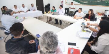 Capacitan a servidores públicos de Puerto Morelos en integración de expedientes y licitaciones para obra