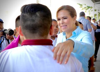 Brinda gobierno de Playa del Carmen apoyo a estudiantes de primaria y secundaria