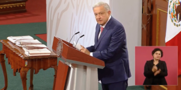 Paquete de reformas, para echar atrás herencia "antipopular" del neoliberalismo, señala AMLO