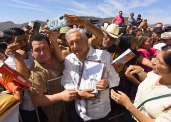 Hablaré con quien me sustituya para que no dé ni un paso atrás, asegura AMLO