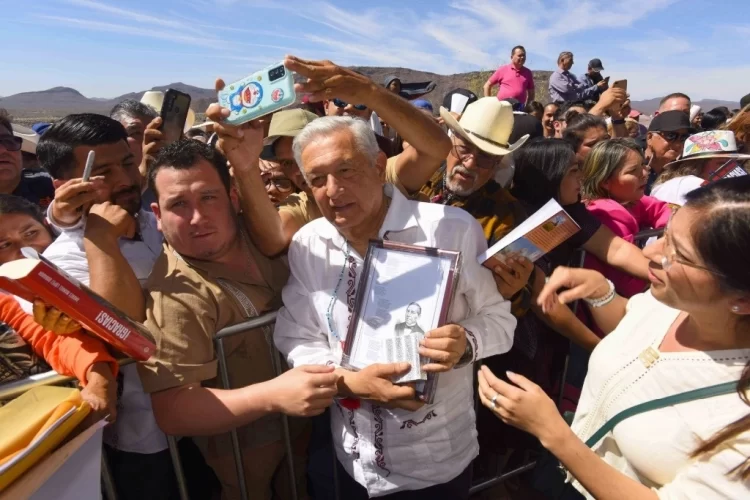 Hablaré con quien me sustituya para que no dé ni un paso atrás, asegura AMLO