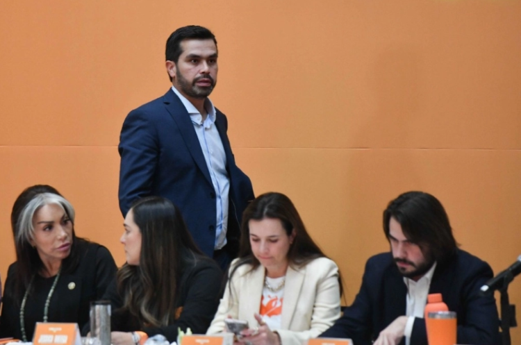 Fue una cerveza en el estadio, no en mi sitio de trabajo: Jorge Álvarez Máynez