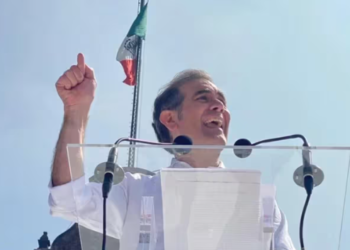 Arremete AMLO contra Lorenzo Córdova luego de participar en "Marcha por Nuestra democracia"