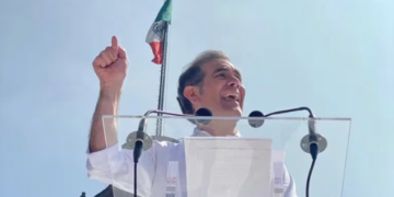 Arremete AMLO contra Lorenzo Córdova luego de participar en "Marcha por Nuestra democracia"