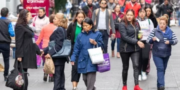 Brecha mundial de género para mujeres, mucho más amplia: Banco Mundial