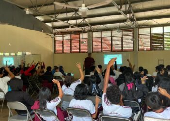 Imparten capacitación en Derechos Humanos a jóvenes de Leona Vicario