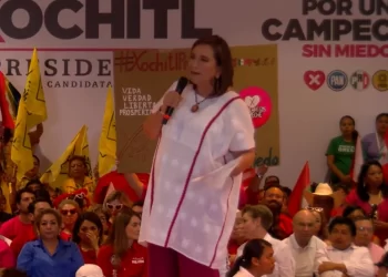 Xóchitl Gálvez modera en propuesta para pagar espacios en universidades privadas