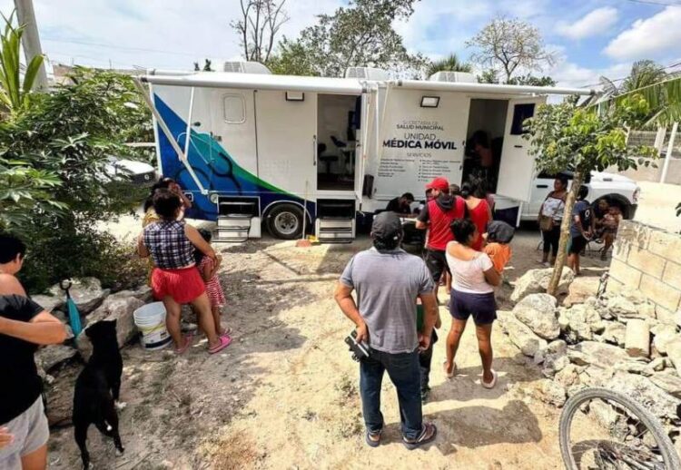 Continúa Unidad Móvil de Salud atendiendo a vecinos de Playa del Carmen