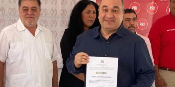 Jorge Rodríguez Méndez recibe constancia como candidato a la Presidencia Municipal de Cancún