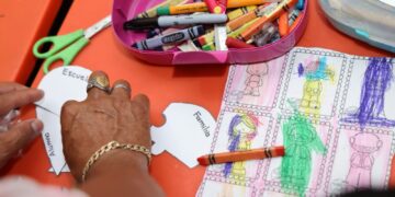 Fortalece gobierno municipal de Isla Mujeres tejido social con taller 'Estilos de crianza'