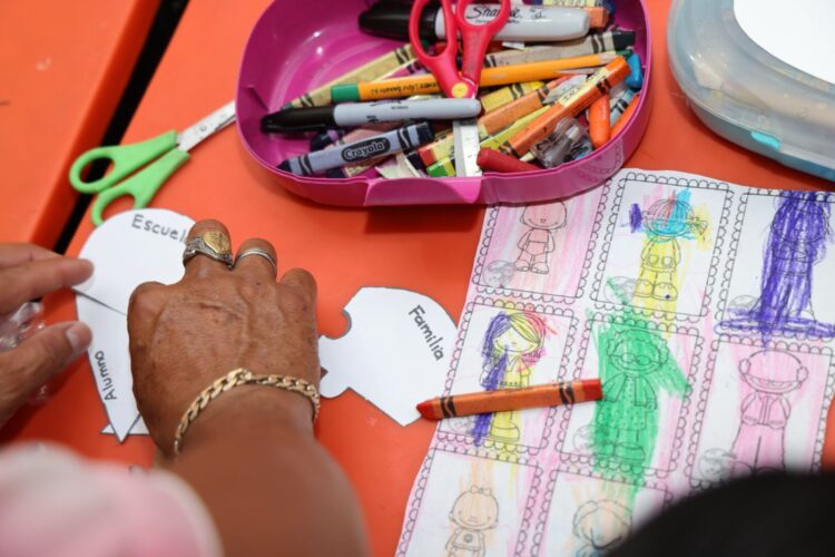 Fortalece gobierno municipal de Isla Mujeres tejido social con taller 'Estilos de crianza'