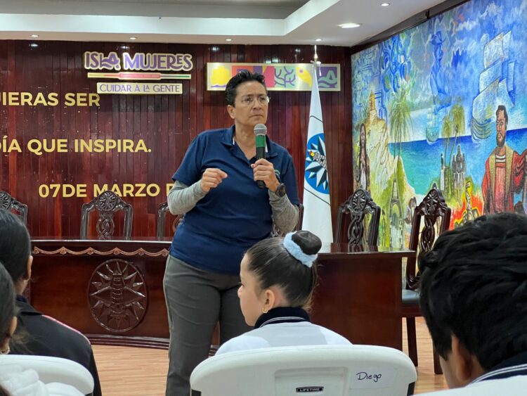Imparte Gobierno de Isla Mujeres plática para motivar y empoderar a las niñas isleñas