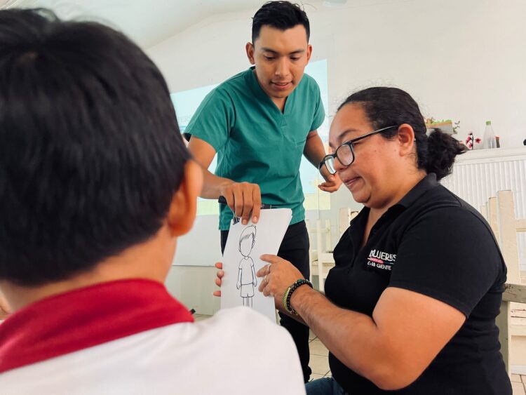 Imparten plática-taller "Cuidando de mi" en Isla Mujeres