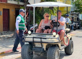 Refuerza Escuadrón Vial seguridad en comunidad estudiantil de Isla Mujeres