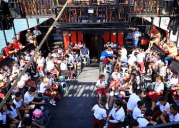 Incentivan a estudiantes de primaria en Cancún con viaje en catamarán