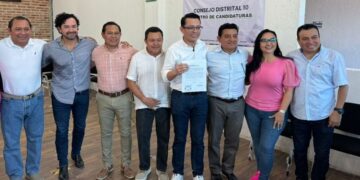 Se registra ante el IEQROO Raúl Aguilar como candidato a diputado local del PRI-PAN