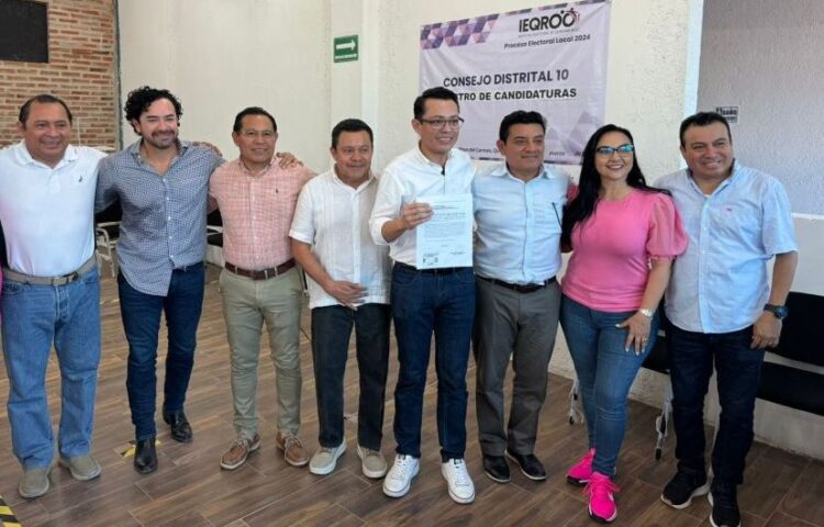 Se registra ante el IEQROO Raúl Aguilar como candidato a diputado local del PRI-PAN