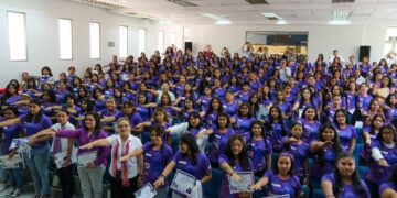 Rinden protesta Redes de Mujeres Jóvenes “Faros de Luz” en Cancún