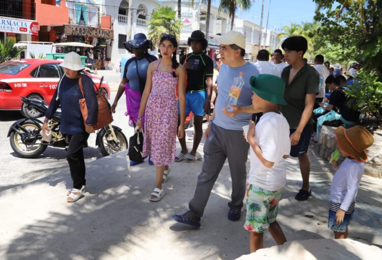 Emiten recomendaciones en Isla Mujeres para evitar golpe de calor