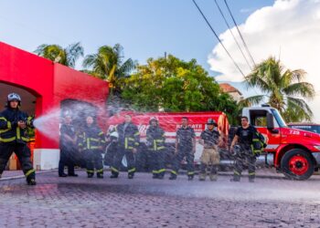 Recomiendan bomberos de Playa del Carmen no descuidarse en temporada de altas temperatura