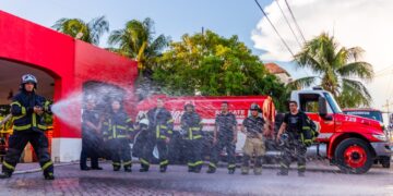 Recomiendan bomberos de Playa del Carmen no descuidarse en temporada de altas temperatura