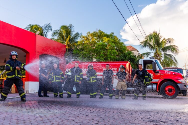 Recomiendan bomberos de Playa del Carmen no descuidarse en temporada de altas temperatura