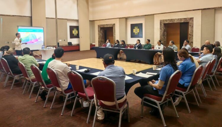 Llevan a cabo plática en Puerto Morelos para prevenir la discriminación