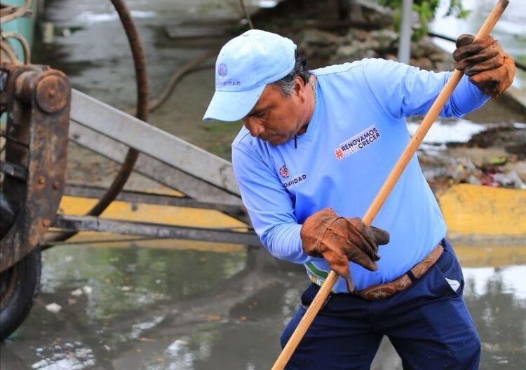 Garantizan salud solucionando problemas de alcantarillado en Playa del Carmen