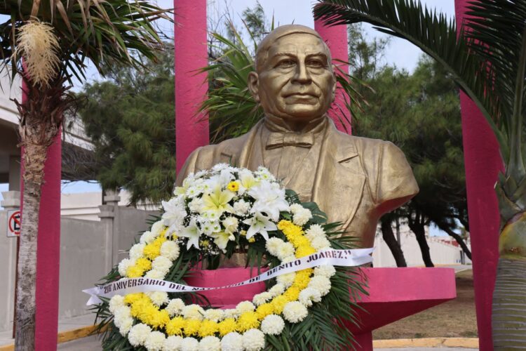 Realizan conmemoración del Natalicio de Benito Juárez en Isla Mujeres