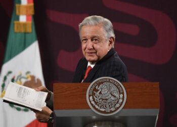 López Obrador avizora "porvenir justo para los mexicanos"