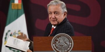 López Obrador avizora "porvenir justo para los mexicanos"