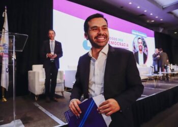 Jorge Álvarez Máynez plantea duplicar número de policías en México para combatir inseguridad