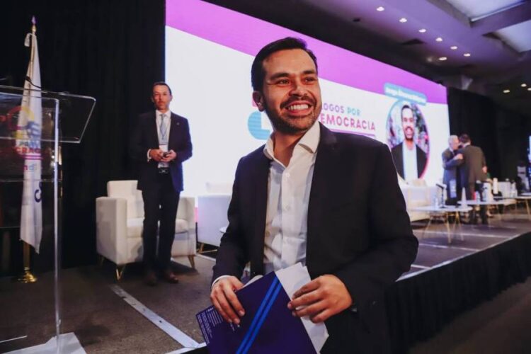 Jorge Álvarez Máynez plantea duplicar número de policías en México para combatir inseguridad