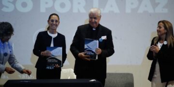 Claudia Sheinbaum firma "Compromiso Por la Paz" de la CEM pese a diferencias